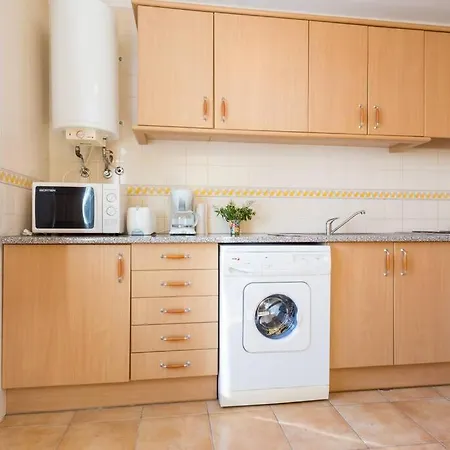 Entire Flat 70sq M At Just 400m Distance Lägenhet