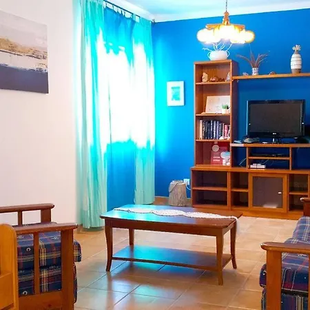 Lägenhet Entire Flat 70sq M At Just 400m Distance *