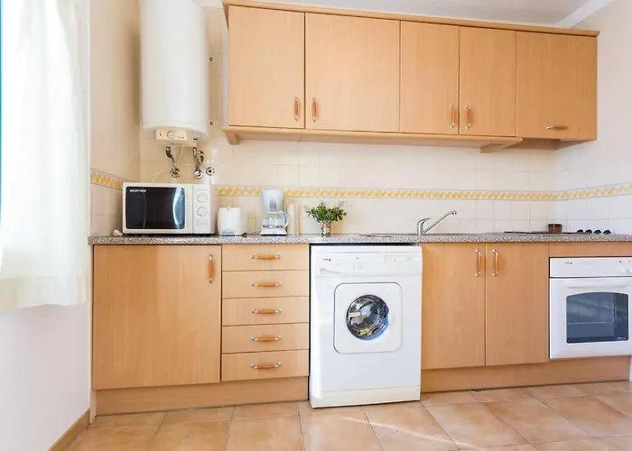 Entire Flat 70sq M At Just 400m Distance Lägenhet