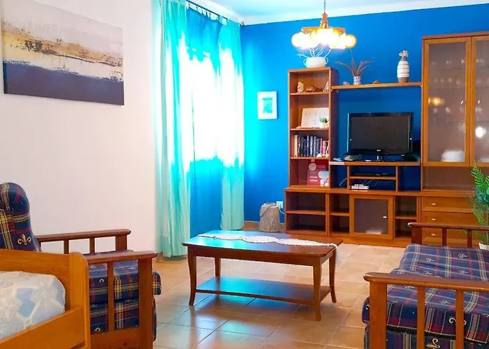 Lägenhet Entire Flat 70sq M At Just 400m Distance *