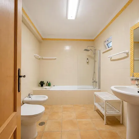 Entire Flat 70sq M At Just 400m Distance Апартаменты