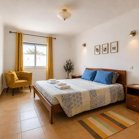 Entire Flat 70sq M At Just 400m Distance Апартаменты