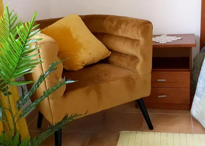 Entire Flat 70sq M At Just 400m Distance Апартаменты *