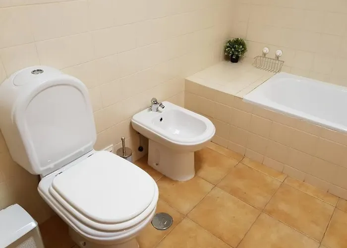 Entire Flat 70sq M At Just 400m Distance Апартаменты